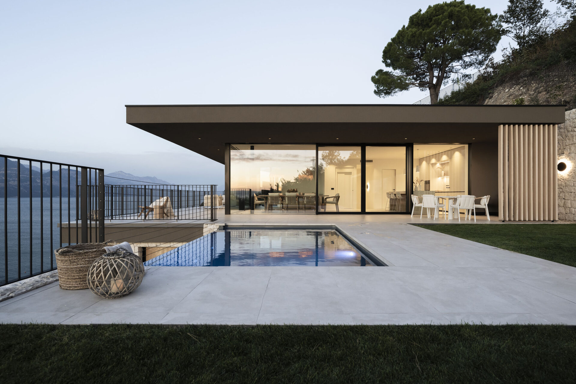 LUXE VISTA Lakeside Villa Brenzone - PLANTEAM GmbH